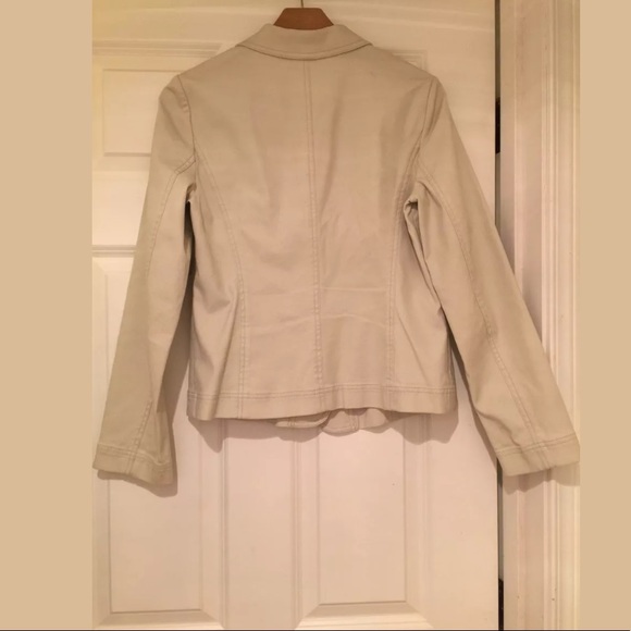 DKNY cream blazer. Size 6 - Picture 5 of 7